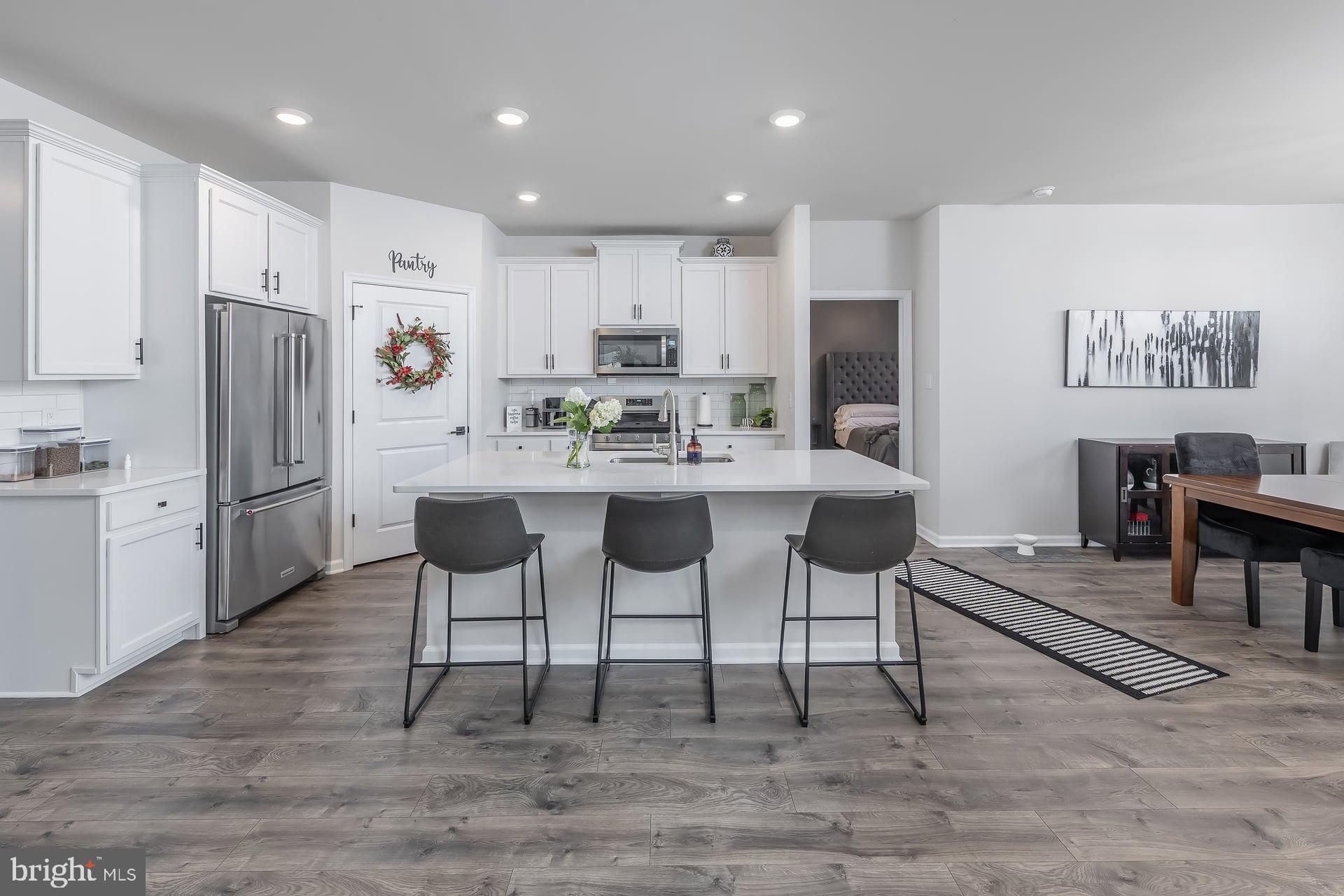 44 Walton Way Delanco, NJ 08075 - Photo 4 of 26 Custom Finishes