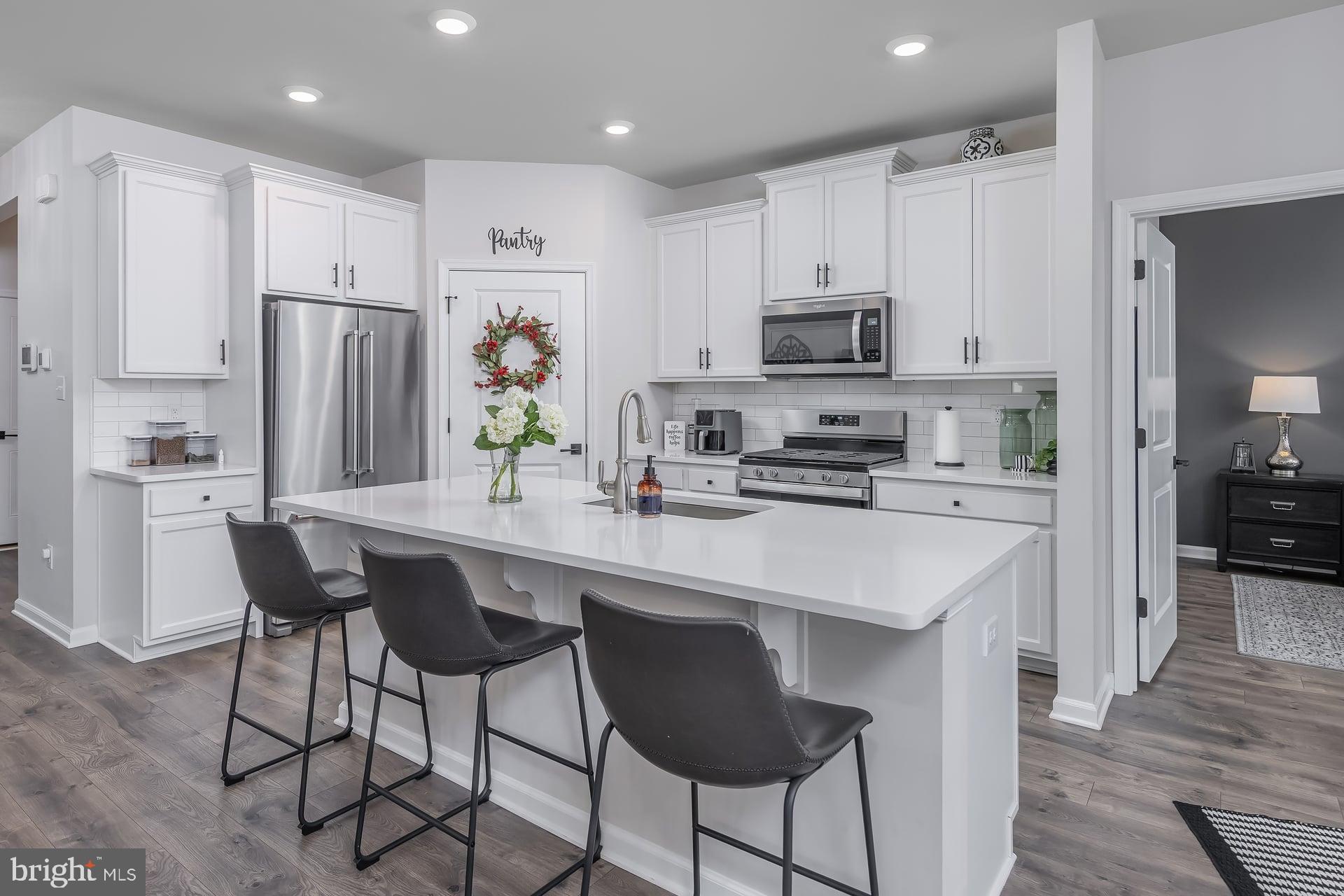 44 Walton Way Delanco, NJ 08075 - Photo 5 of 26 Large Island