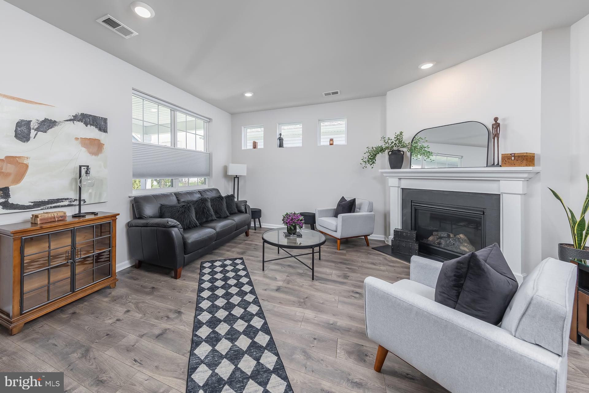 44 Walton Way Delanco, NJ 08075 - Photo 8 of 26 Brightly lit Family Room