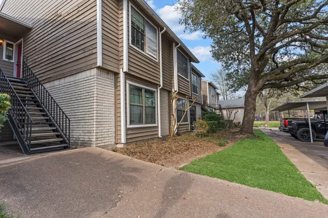 $140,000 | 4444 Victory Drive, Unit 1108, Houston, TX 77088