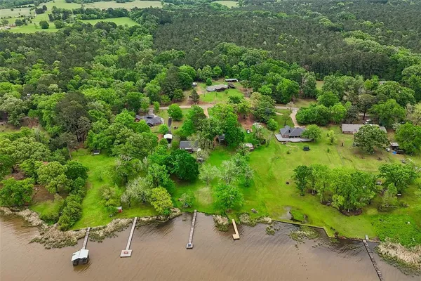 $400,000 | 16340 County Road 4256, Henderson, TX 75654