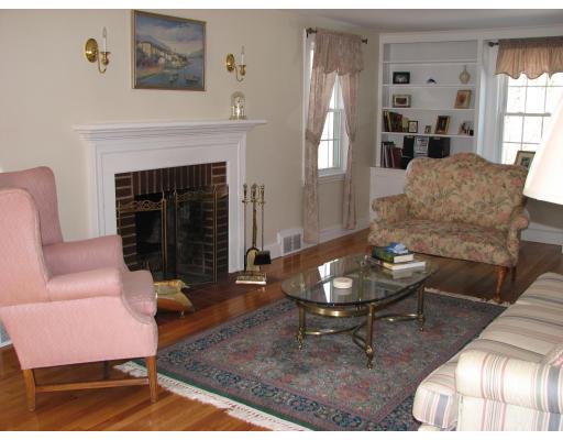 18 Sheffield Road Danvers, MA 01923 - Photo 3 of 6 Gallery Image 3