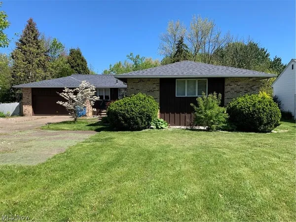 $279,900 | 2520 West Skyline Drive, Lorain, OH 44053