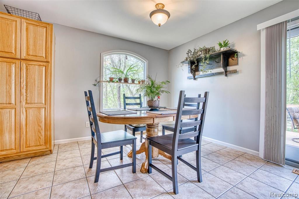9045 Antcliff Road Howell, MI 48855 - Photo 11 of 50