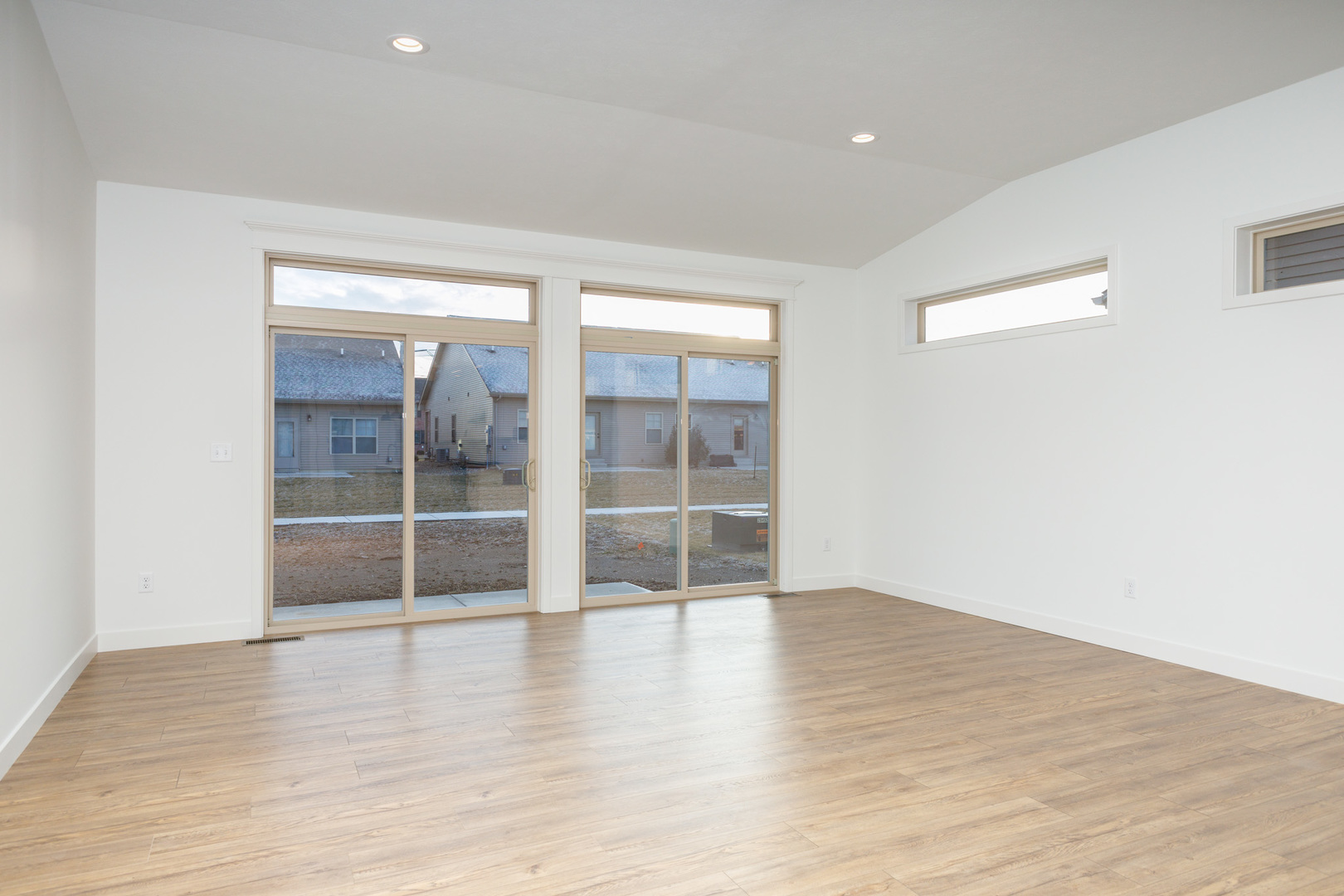 1912 Dunraven Road Bloomington, IL 61704 - Photo 17 of 38 Gallery Image 17