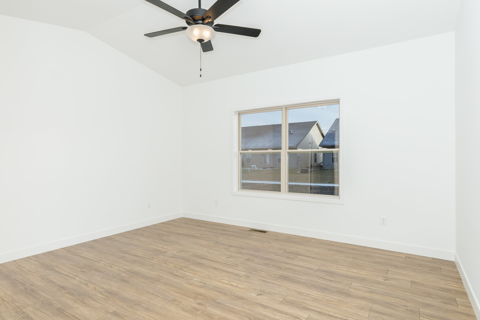 1912 Dunraven Road Bloomington, IL 61704 - Photo 20 of 38 Gallery Image 20
