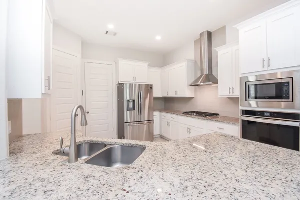$3,600 | 1122 Live Oak Street, Houston, TX 77003