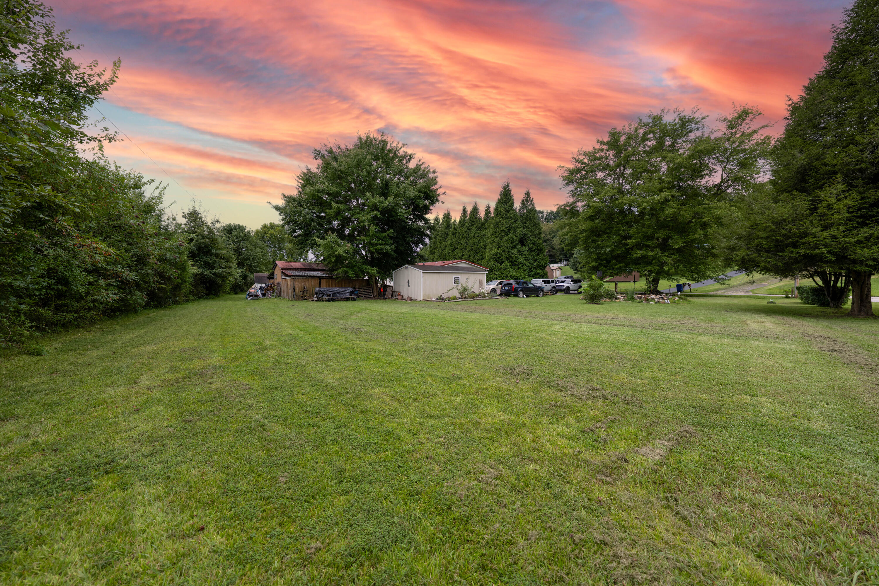 580 Long Branch Road Jeffersonville, KY 40337 - Photo 2 of 20 260820-Skye Lewis Jeffersonville-20
