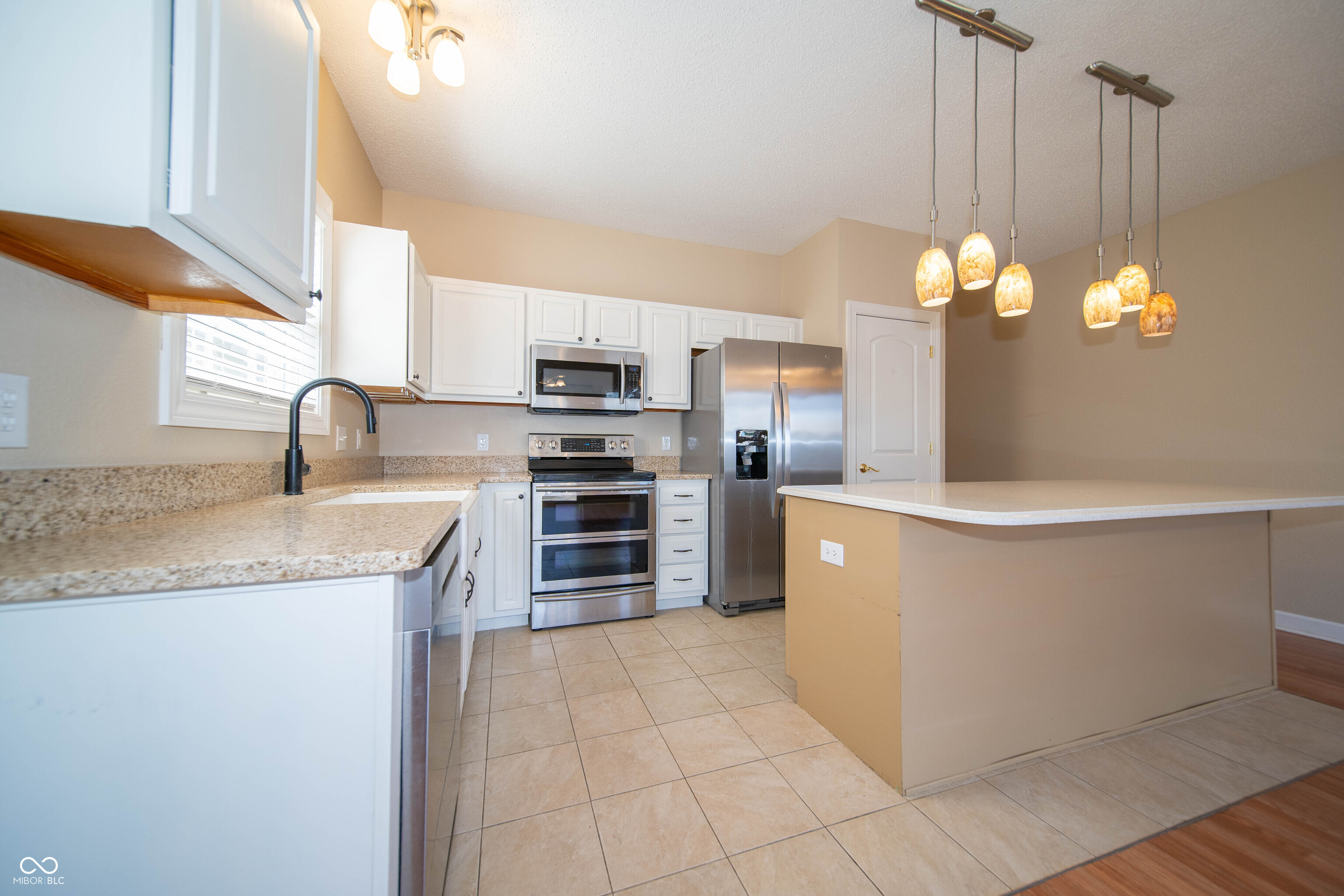 11044 Schoolhouse Road Fishers, IN 46037 - Photo 15 of 32