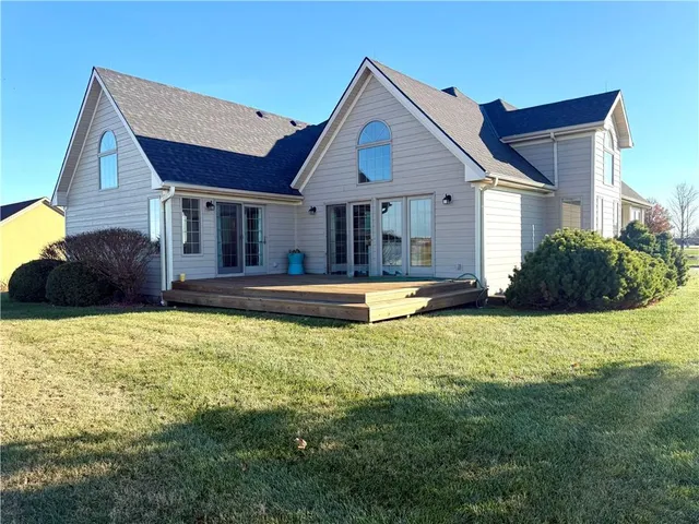 $355,000 | 25687 Magnolia Circle, Maryville, MO 64468