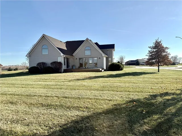 $355,000 | 25687 Magnolia Circle, Maryville, MO 64468