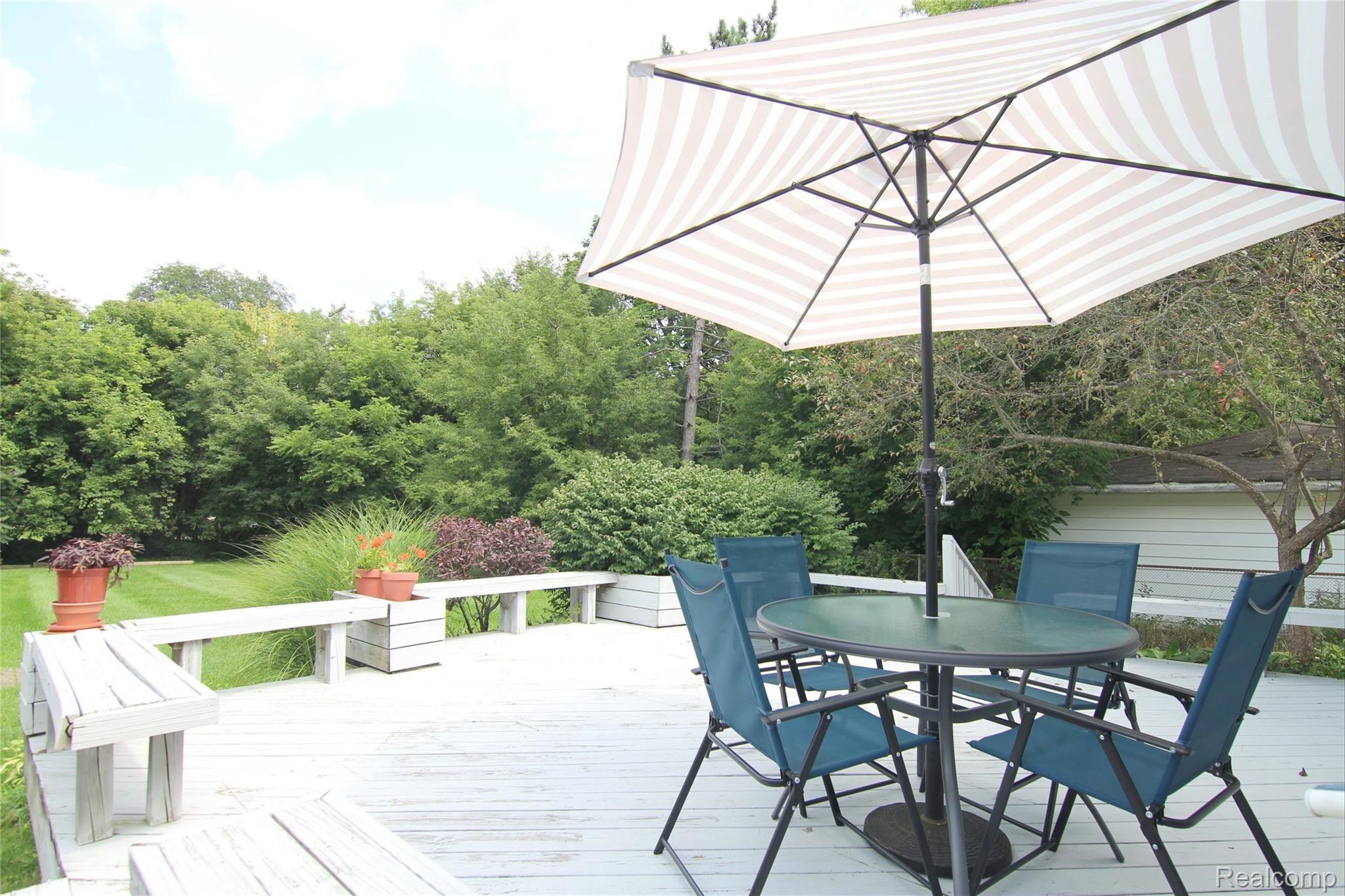 7760 Bridge Road Waterford, MI 48329 - Photo 23 of 27 Bridge Rd Back Deck 2.jpg