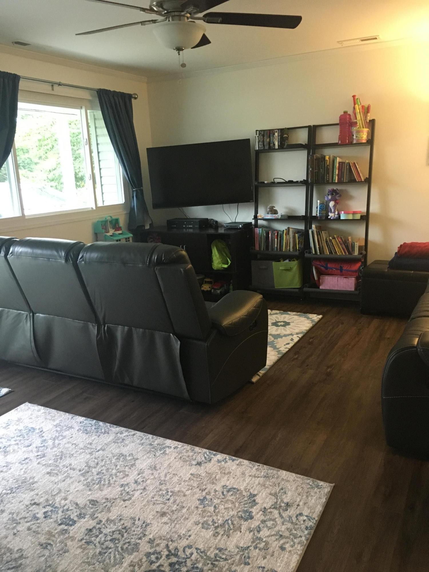 151 Beverly Circle Oak Ridge, TN 37830 - Photo 12 of 20 a living room with furniture