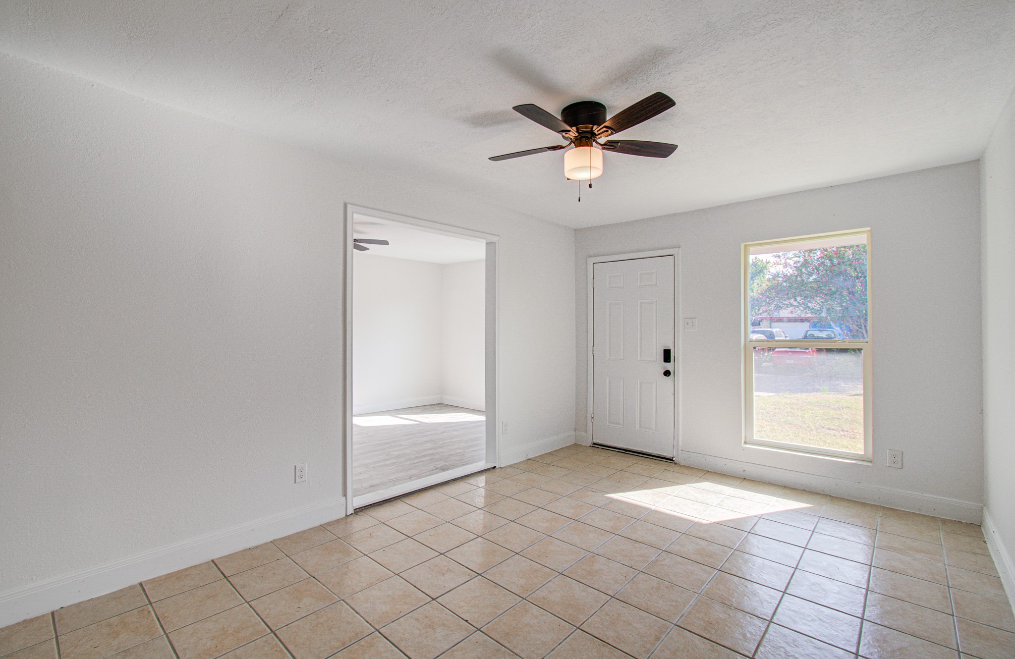 9843 Ribbonwood Street Houston, TX 77078 - Photo 4 of 24 Gallery Image 4