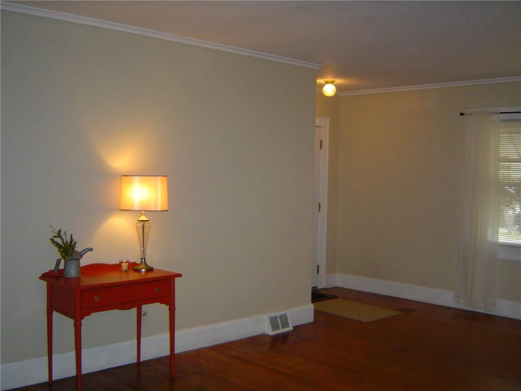 3300 Tuscarawas Road Beaver, PA 15009 - Photo 5 of 20 Lots of wall space for your furniture.