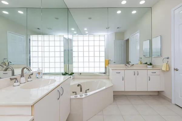 $675,000 | 8962 Torcello Way, Boynton Beach, FL 33472