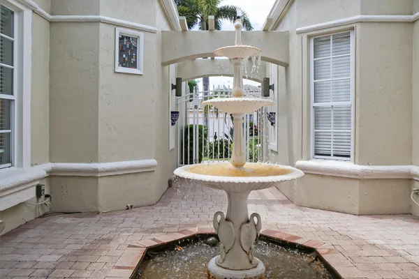 $675,000 | 8962 Torcello Way, Boynton Beach, FL 33472