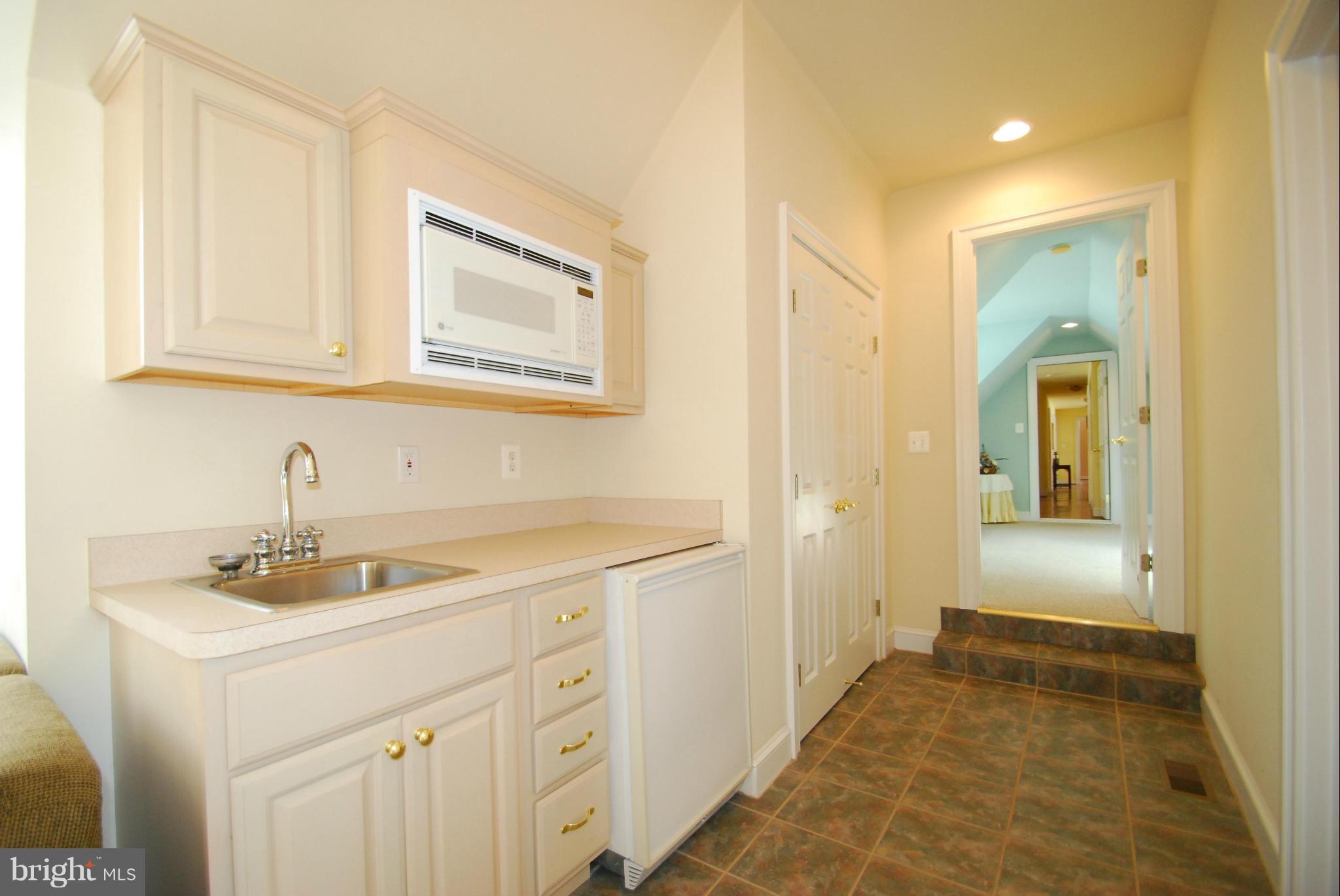 1141 Double Gate Road Davidsonville, MD 21035 - Photo 22 of 30 Suite Kitchen
