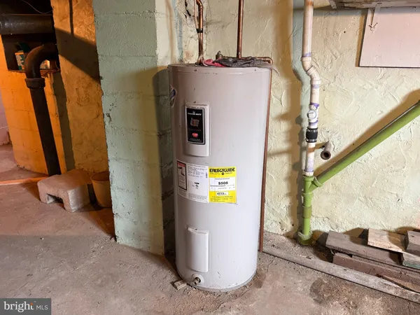 $379,000 | 310 North Dupont Road, Wilmington, DE 19804