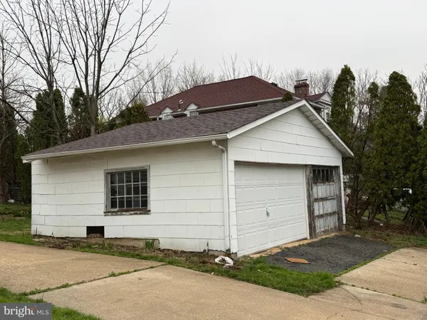 $379,000 | 310 North Dupont Road, Wilmington, DE 19804