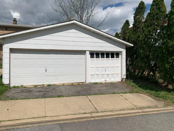 $379,000 | 310 North Dupont Road, Wilmington, DE 19804