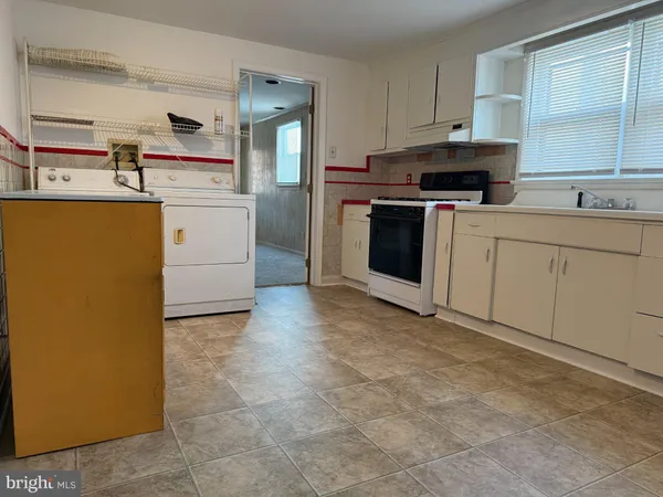 $379,000 | 310 North Dupont Road, Wilmington, DE 19804
