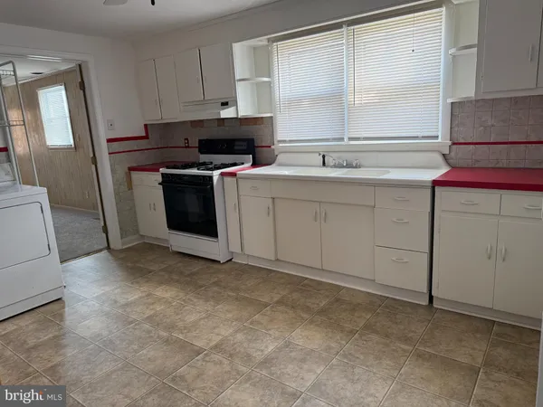 $379,000 | 310 North Dupont Road, Wilmington, DE 19804