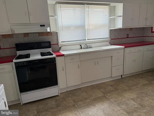 $379,000 | 310 North Dupont Road, Wilmington, DE 19804