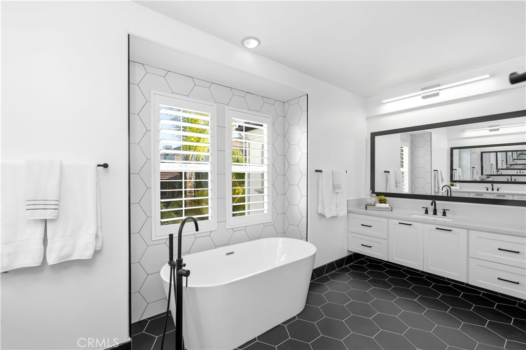 10 Copious Lane Ladera Ranch, CA 92694 - Photo 39 of 54 Primary bath
