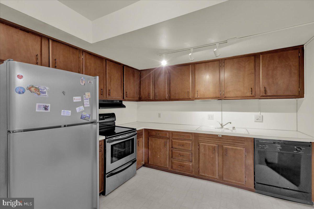 7 Fairway Road Reading, PA 19607 - Photo 3 of 20 a kitchen with a refrigerator sink and cabinets
