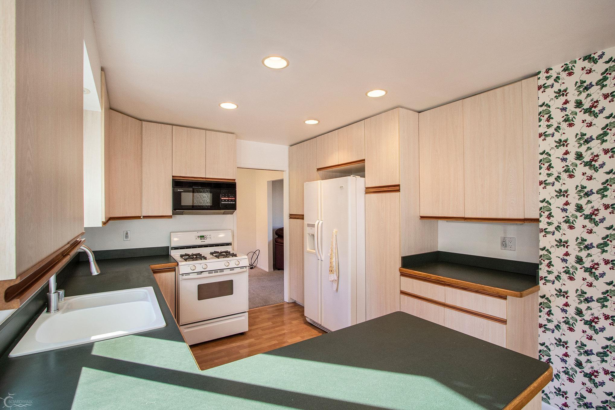 1719 Morningside Lane Rochester, MI 48307 - Photo 9 of 26 50125983-8.JPG