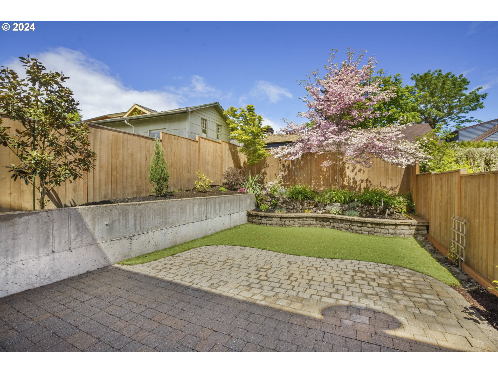 323 Southwest Carson Street Portland, OR 97219 - Photo 29 of 30 a view of a backyard