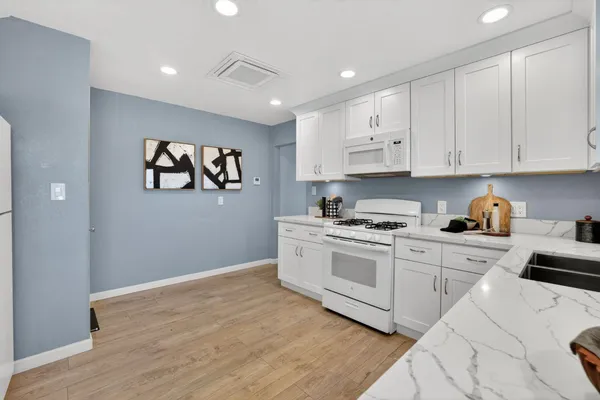 $365,000 | 2321 Howe Avenue, Sacramento, CA 95825