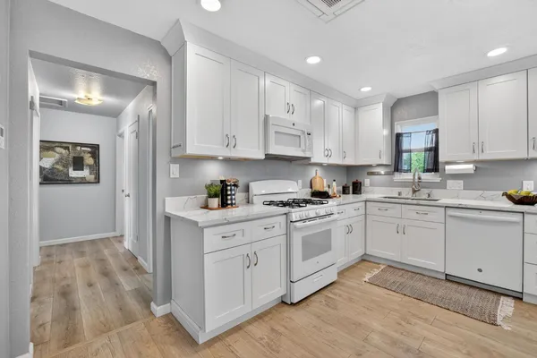 $365,000 | 2321 Howe Avenue, Sacramento, CA 95825