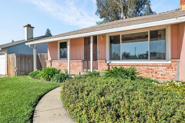 $365,000 | 2321 Howe Avenue, Sacramento, CA 95825