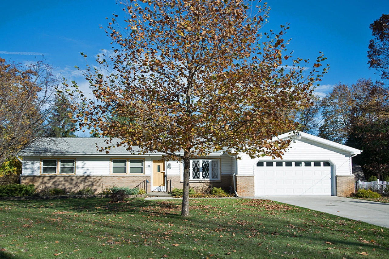 42 Shortridge Road Battle Creek, MI 49015 - Photo 2 of 15 Short Ridge (2 of 23)