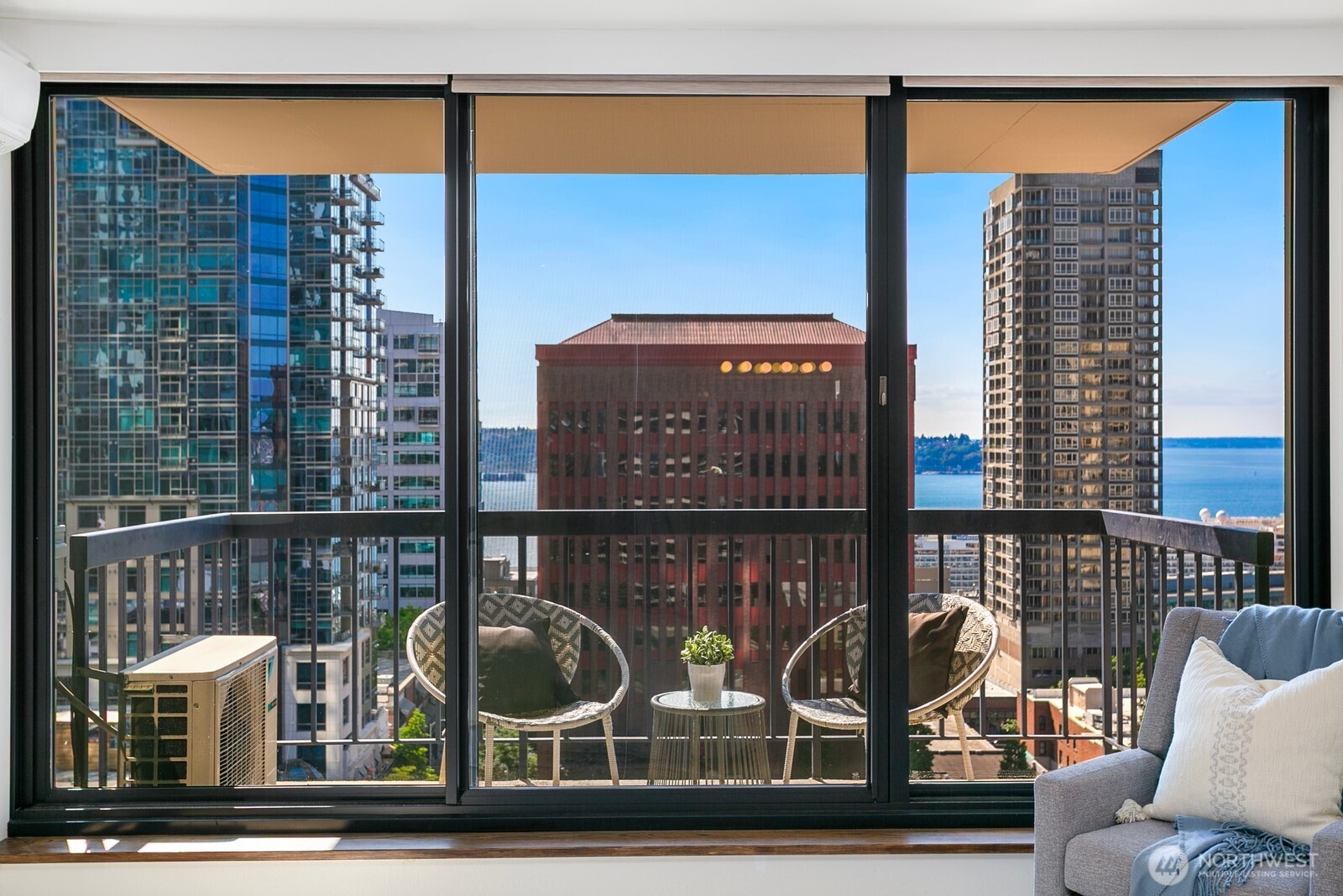 2100 3rd Avenue, Unit 1702 Seattle, WA 98121 - Photo 3 of 36