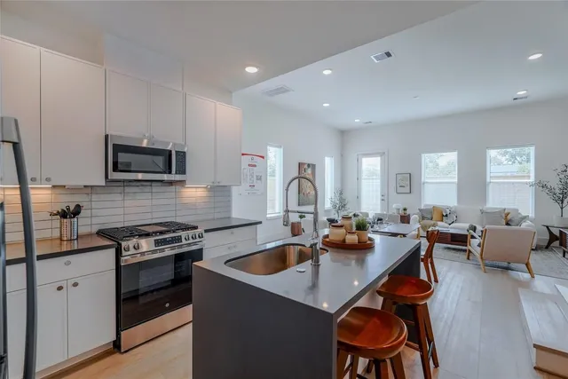 $2,500 | 862 Paul Quinn Street, Unit C, Houston, TX 77091