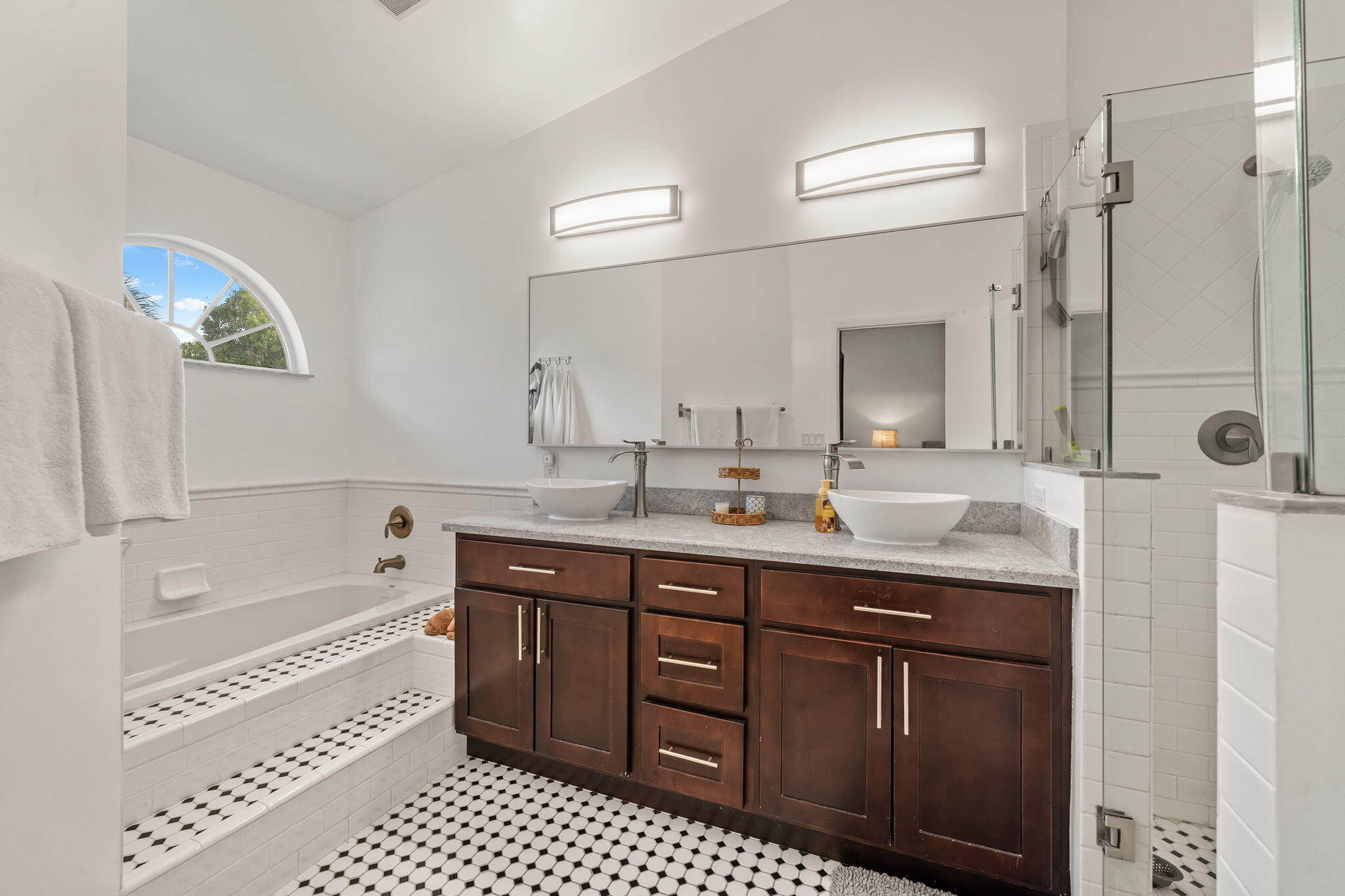 5250 Sapphire Valley Boca Raton, FL 33431 - Photo 22 of 35 Primary Bath