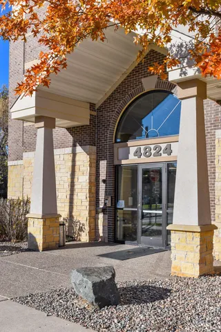 $214,000 | 4824 East 53rd Street, Unit 501, Minneapolis, MN 55417