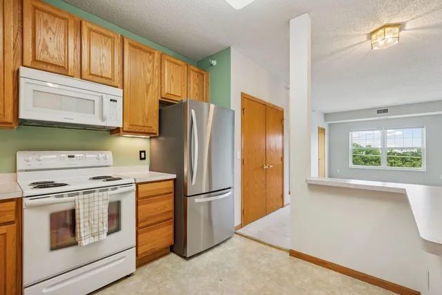 $214,000 | 4824 East 53rd Street, Unit 501, Minneapolis, MN 55417