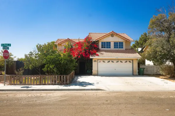 $549,000 | 805 El Pinal Lane, Los Banos, CA 93635