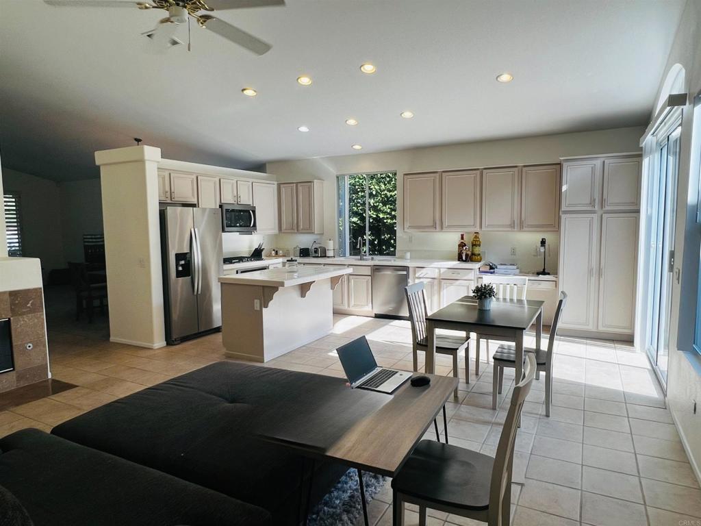 2194 Corte Acebo Carlsbad, CA 92009 - Photo 14 of 38