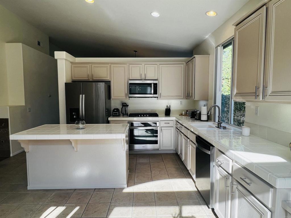 2194 Corte Acebo Carlsbad, CA 92009 - Photo 16 of 38