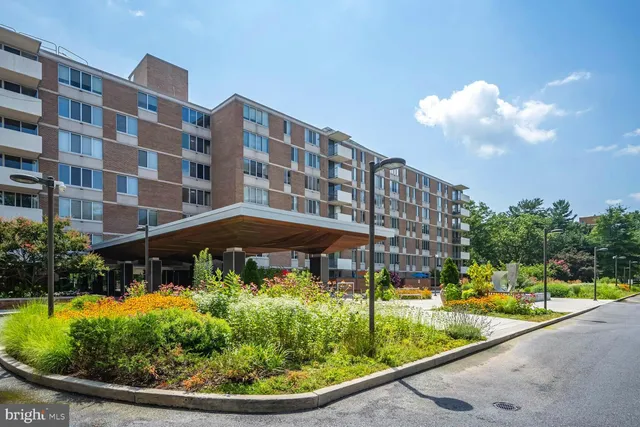 $1,900 | 2939 Van Ness Street Northwest, Unit 405, Washington, DC 20008