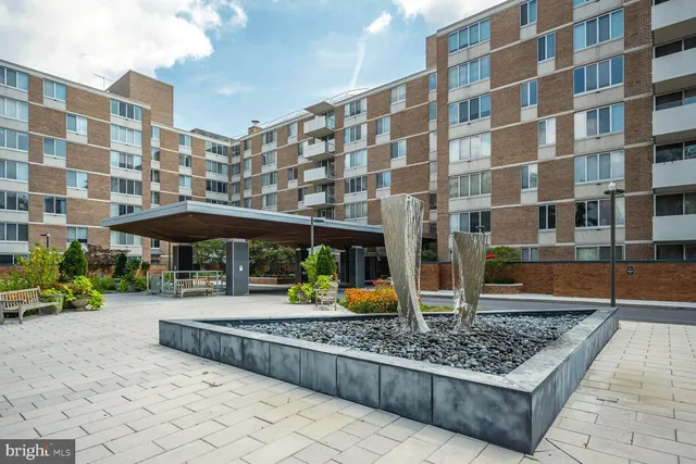$1,900 | 2939 Van Ness Street Northwest, Unit 405, Washington, DC 20008