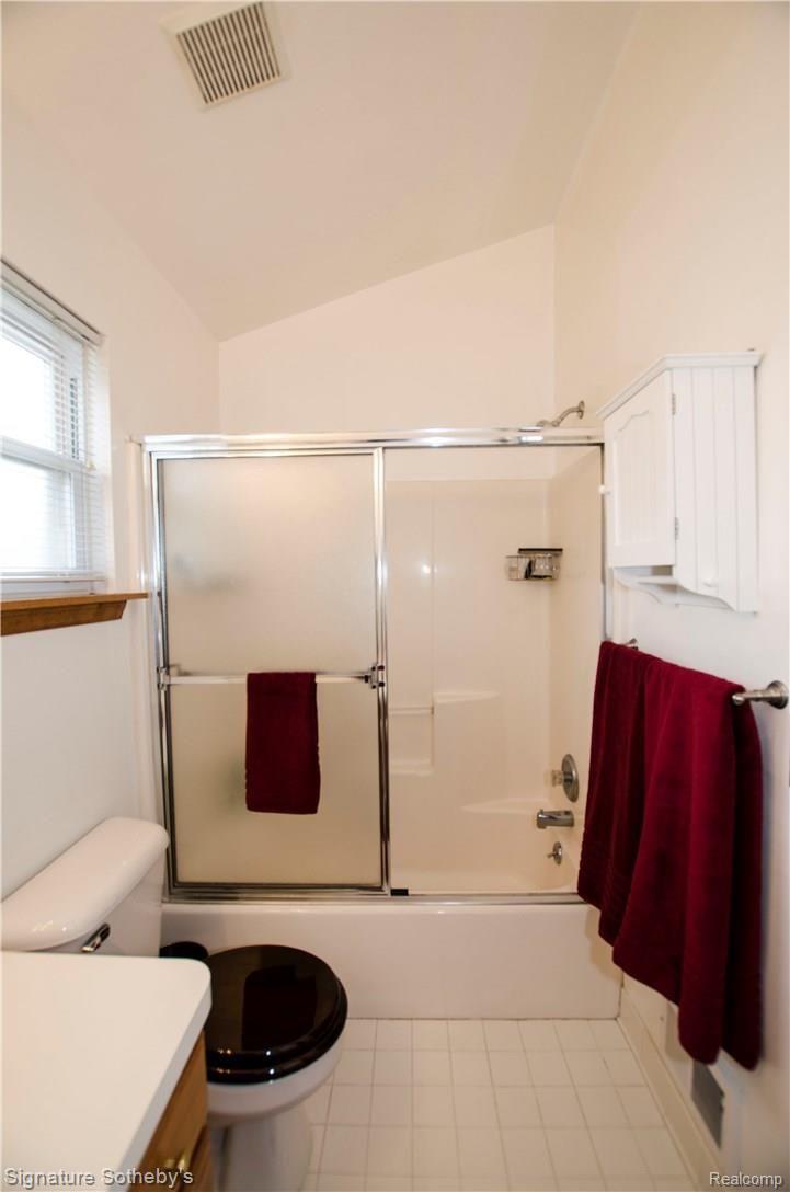 2333 Crooks Road Royal Oak, MI 48073 - Photo 28 of 51 master bath3.JPG