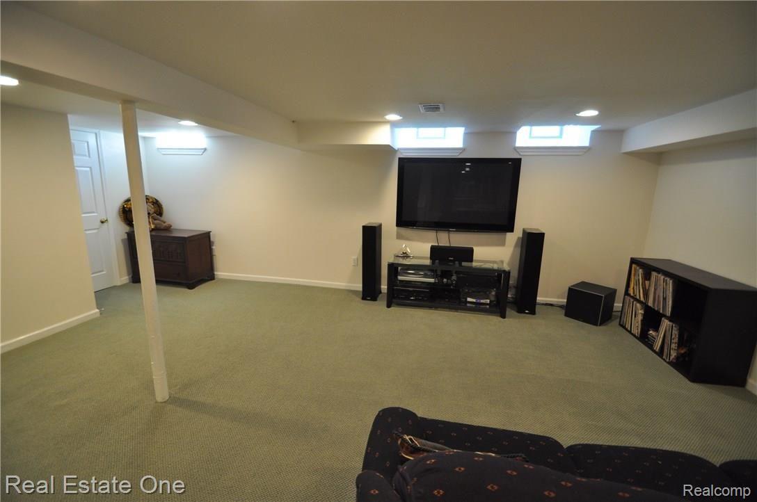 1815 Jason Circle Rochester, MI 48306 - Photo 33 of 39 36.JPG