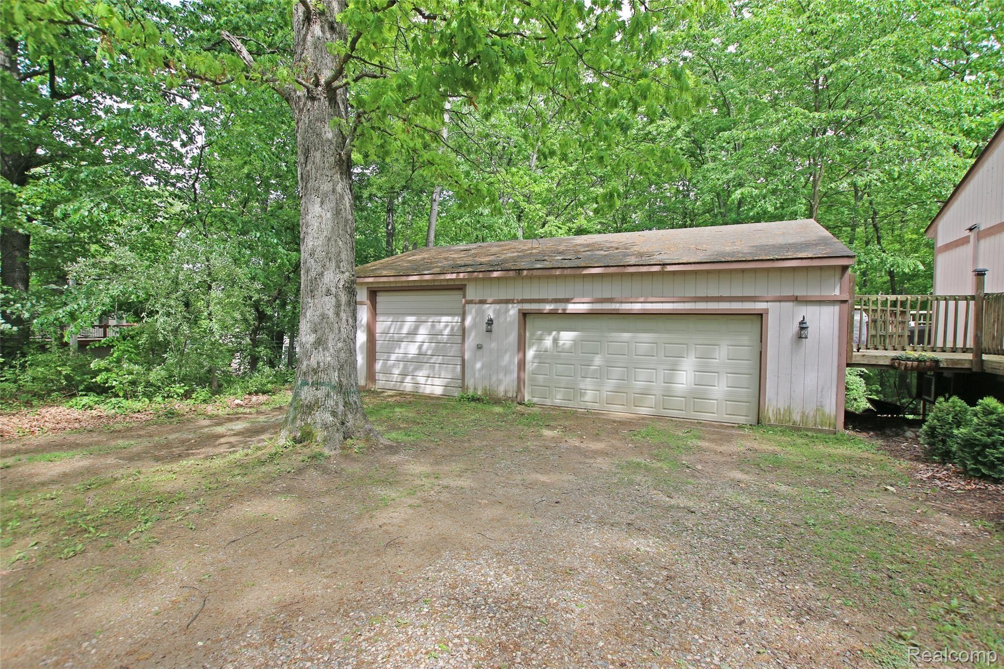 310 North Van Road Holly, MI 48442 - Photo 61 of 75 60) Garage.jpg