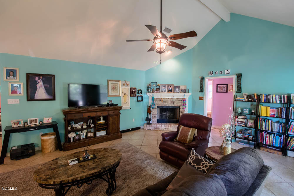 16281 Old Joe Moran Road Kiln, MS 39556 - Photo 12 of 26 Family room 1.3
